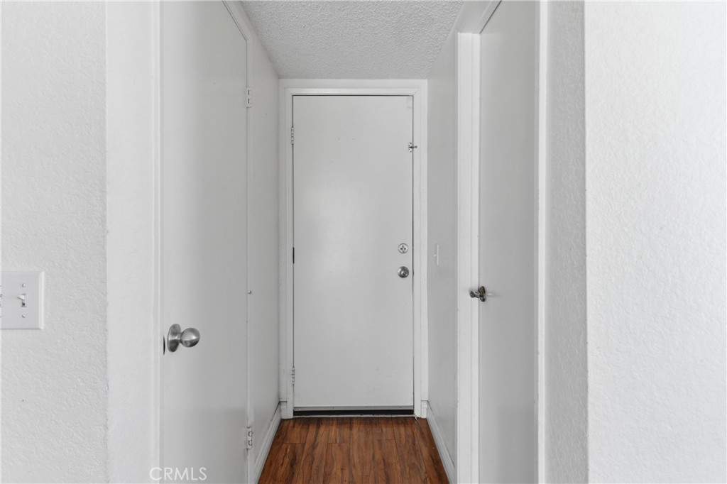 https://media.crmls.org/medias/92625a23-07e7-47eb-b61b-42471ed31742.jpg?preset=X-Large