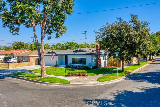 3622 W Kent Avenue, Santa Ana CA: https://media.crmls.org/medias/9262e9c7-fe97-4764-bc90-e9d70bae7b68.jpg
