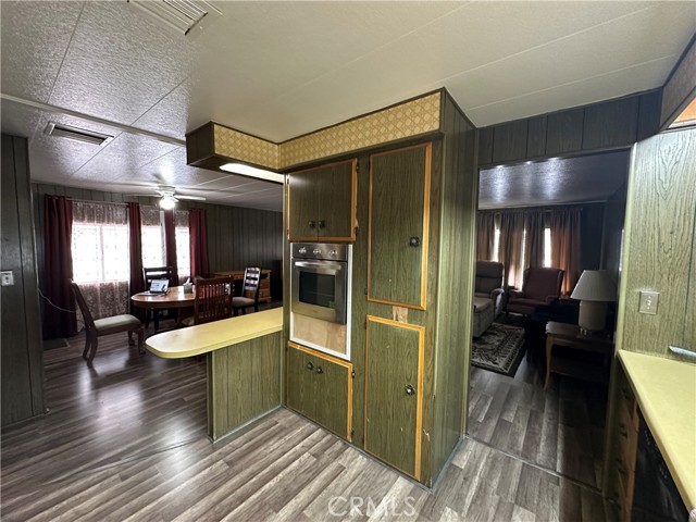 332 N LYON Avenue, Hemet CA: https://media.crmls.org/medias/92639b82-ae58-4f9e-a3b1-66f60b5053e2.jpg