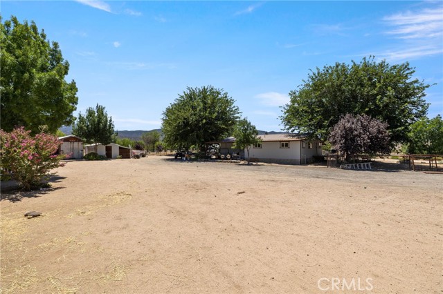 4333 Highway 33, New Cuyama CA: https://media.crmls.org/medias/9263c23f-f683-4478-8c1b-3c07d72c099d.jpg