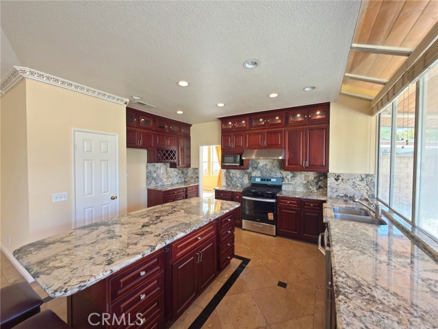 Detail Gallery Image 9 of 74 For 11037 Biella, Whittier,  CA 90604 - 5 Beds | 3/1 Baths