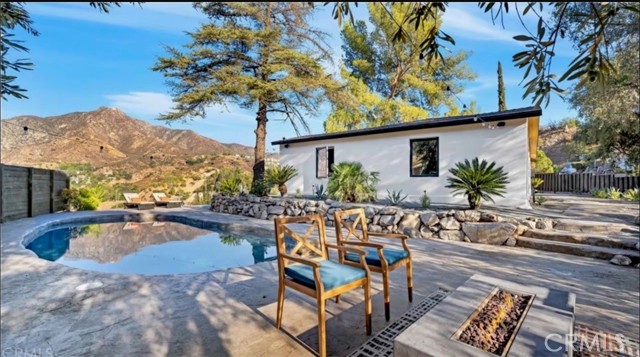 Detail Gallery Image 2 of 40 For 7867 Rim Canyon Rd, Sunland,  CA 91040 - 3 Beds | 3 Baths