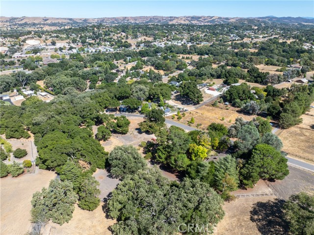 2480 Ardilla Road, Atascadero CA: https://media.crmls.org/medias/926573f7-8726-4f02-acfe-3fb6aba9adbc.jpg