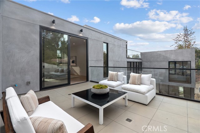 3670 Buena Park Drive, Studio City CA: https://media.crmls.org/medias/92657dba-acb8-4515-8ab4-55c562d77bdf.jpg