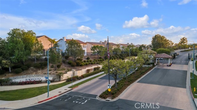 11226 Ravenna Lane, Porter Ranch CA: https://media.crmls.org/medias/92666576-dfe0-46c5-b3e6-ebddba0eccf9.jpg