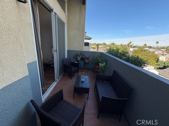 Detail Gallery Image 21 of 30 For 14343 Burbank #305,  Sherman Oaks,  CA 91401 - 3 Beds | 2 Baths