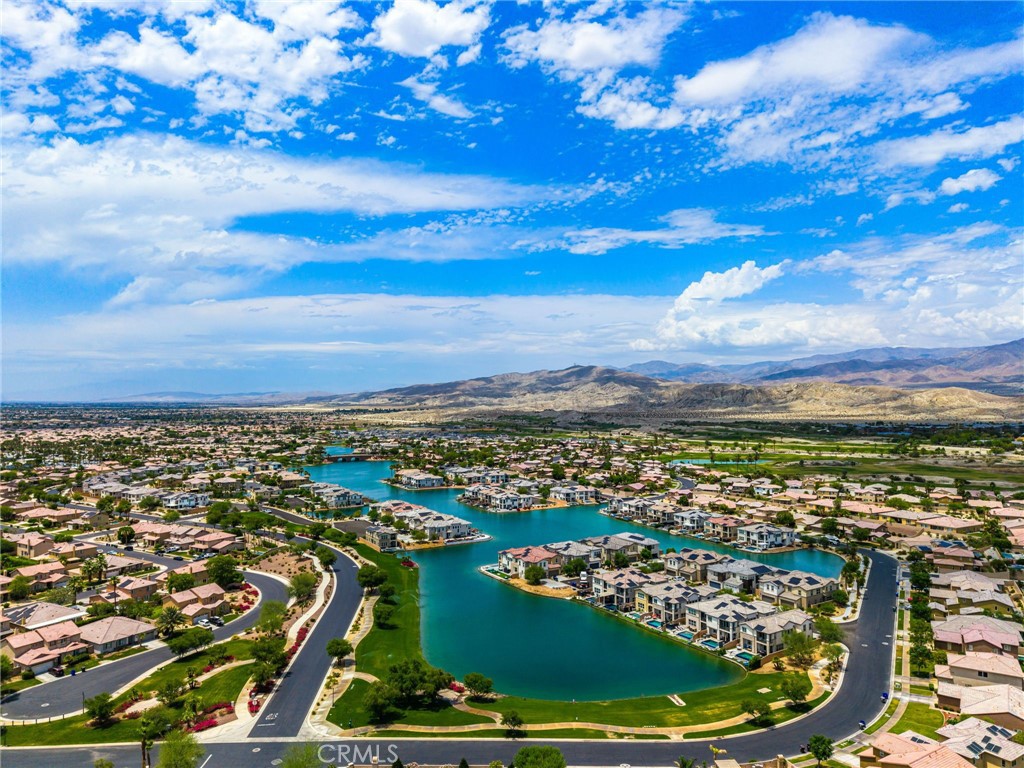 https://media.crmls.org/medias/926715d5-956c-4008-84cd-edee4c185c47.jpg?preset=X-Large
