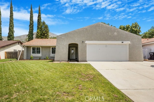 Detail Gallery Image 1 of 19 For 2673 Mercedes Ave, Highland,  CA 92346 - 4 Beds | 2 Baths