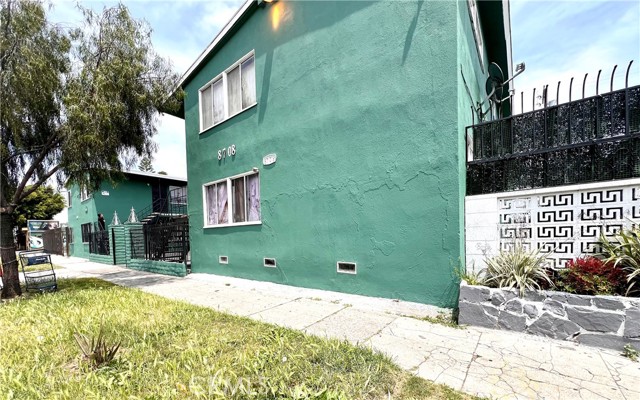 8708 S Central Avenue, Los Angeles CA: https://media.crmls.org/medias/9267aa51-94b8-4dc7-ad01-193420bb8b49.jpg