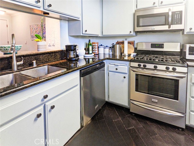 515 North Jackson Street, 212 photo 6