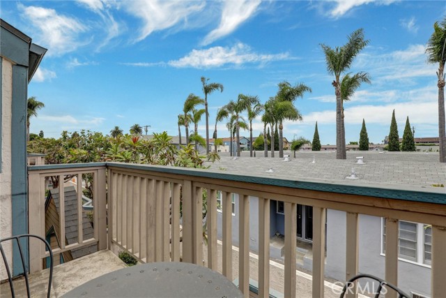 533 Walnut Avenue, Long Beach CA: https://media.crmls.org/medias/92685549-8210-4e44-a1a1-48f9760a78bc.jpg