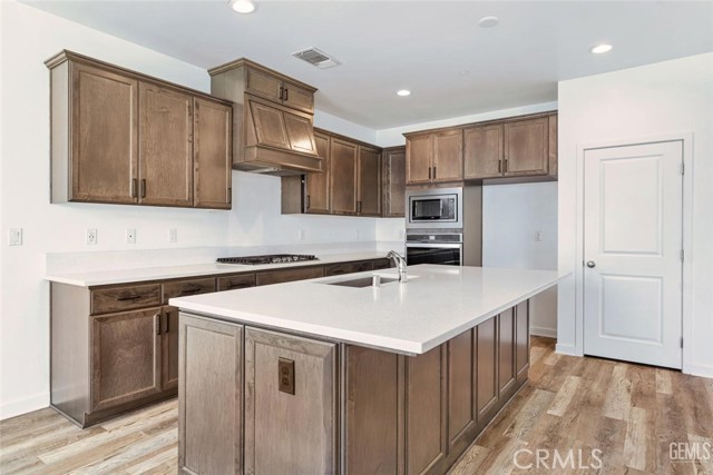 Detail Gallery Image 6 of 26 For 8005 Bandelier Dr, Bakersfield,  CA 93313 - 3 Beds | 2 Baths
