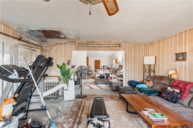 22038 Alamogordo Road, Saugus CA: https://media.crmls.org/medias/9268a4bd-8254-4fc1-a2cd-16dbba5ec58d.jpg