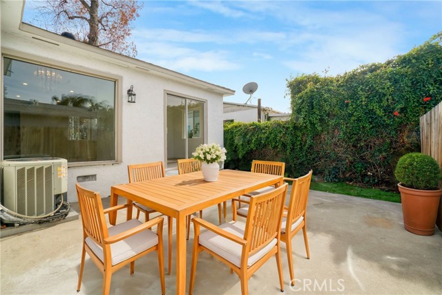 7435 7437 Balcom Avenue, Reseda CA: https://media.crmls.org/medias/9268fd08-4949-4b5d-91c9-d4f5488695cf.jpg