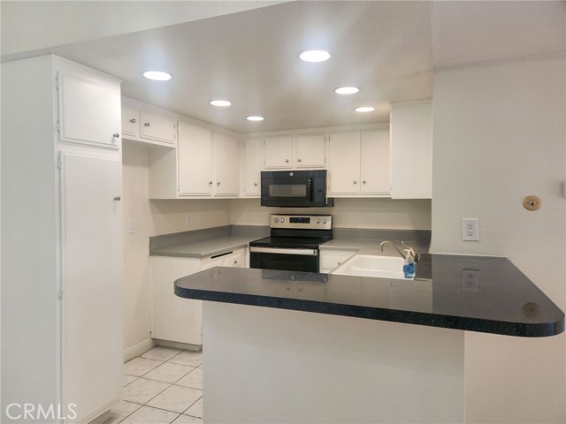 Detail Gallery Image 5 of 35 For 278 N Wilshire Ave #303,  Anaheim,  CA 92801 - 3 Beds | 2 Baths