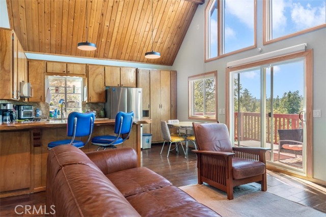1372 Sequoia, Lake Arrowhead, CA 92352