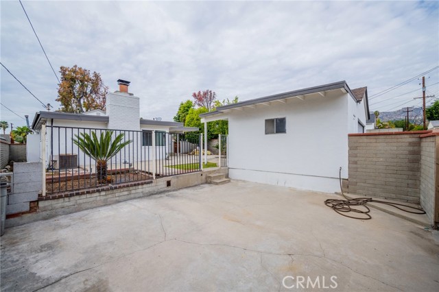 Detail Gallery Image 23 of 29 For 2640 N Buena Vista St, Burbank,  CA 91504 - 3 Beds | 2 Baths