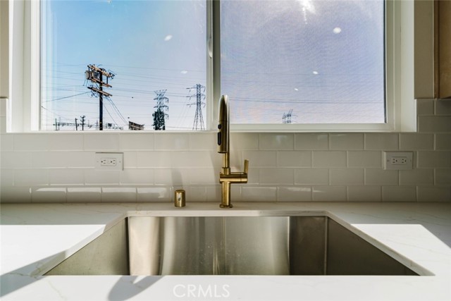5732 Willowcrest Avenue, 3 photo 13