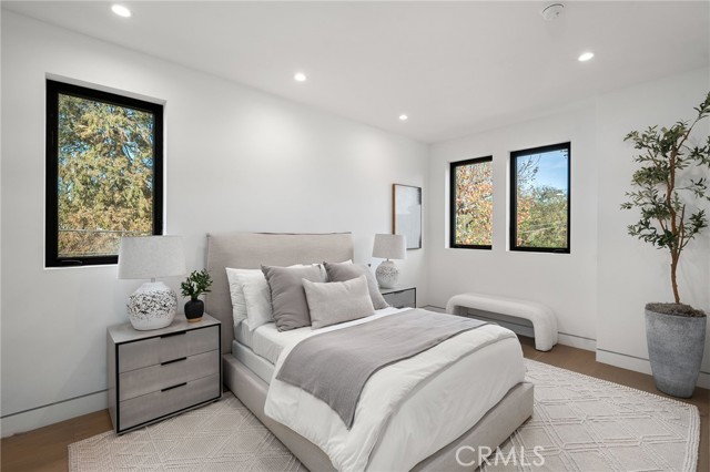4453 Gentry Avenue, Studio City CA: https://media.crmls.org/medias/926b1968-2015-412c-9342-656ea2236157.jpg
