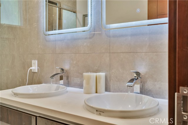 Detail Gallery Image 40 of 73 For 719 1st Pl, Hermosa Beach,  CA 90254 - 4 Beds | 4 Baths