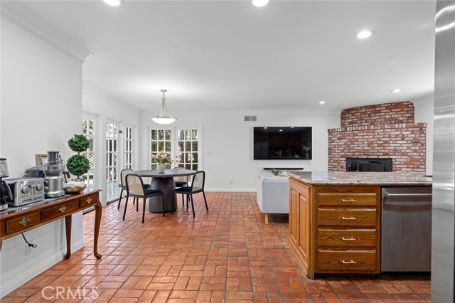 16842 Harkness Circle, Huntington Beach CA: https://media.crmls.org/medias/926bd4d3-999c-463e-ba31-e0aef4f29aca.jpg