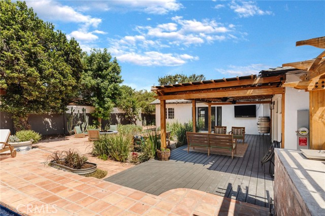 4741 Santa Lucia Drive, Woodland Hills CA: https://media.crmls.org/medias/926c52bc-72d0-4608-9d20-988367272198.jpg
