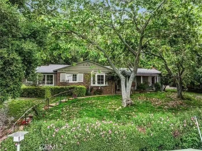 1835 Royal Oaks Drive