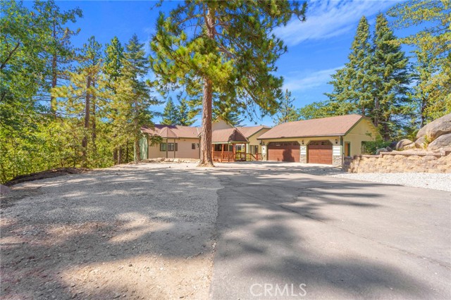 32424 Snowshoe Lane, Running Springs CA: https://media.crmls.org/medias/926d3145-49a7-4c36-8c55-865e816b7537.jpg