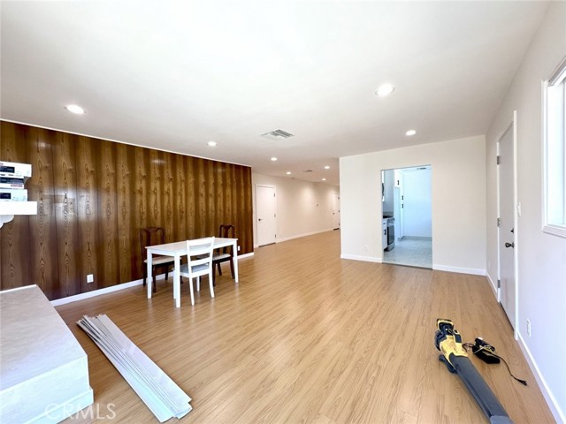 15210 Cohasset Street, Van Nuys CA: https://media.crmls.org/medias/926d727f-c7eb-41a2-b116-abe76bf794b4.jpg