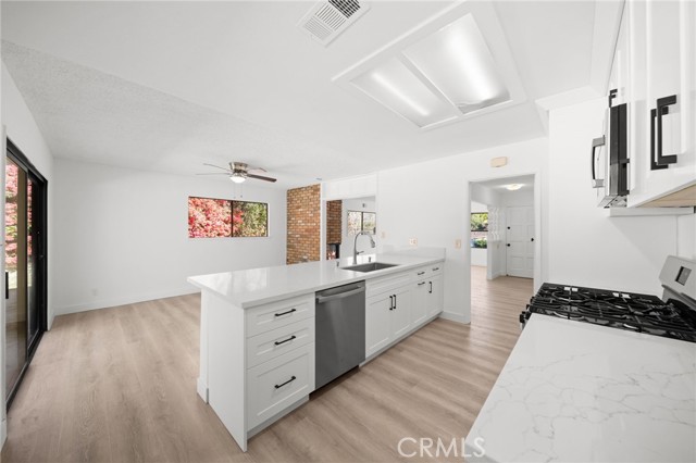 Detail Gallery Image 20 of 42 For 134 W Broadbent, Riverside,  CA 92507 - 4 Beds | 3 Baths