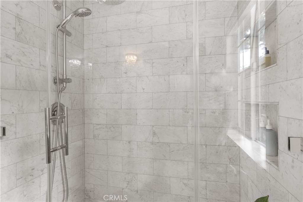 https://media.crmls.org/medias/926fb7b1-6d15-496a-8c66-aef824d2ae2f.jpg?preset=X-Large