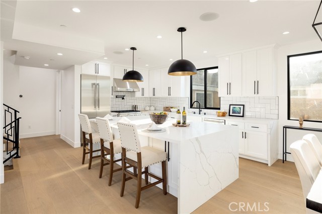 Bright, Open, Well-Appointed Kitchen