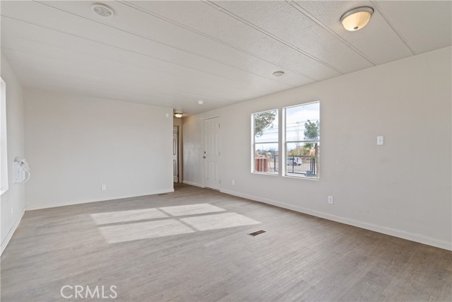 Detail Gallery Image 9 of 24 For 6173 Holiday, Rosamond,  CA 93560 - 2 Beds | 2 Baths