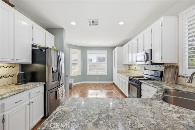 Detail Gallery Image 14 of 43 For 24884 Butterchurn, Wildomar,  CA 92595 - 4 Beds | 3 Baths