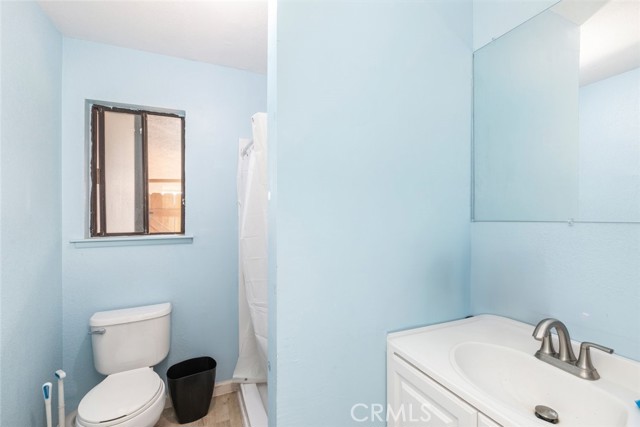 17733 Fresno Street, Hesperia CA: https://media.crmls.org/medias/9270c53d-94e8-4149-9406-dc803c199d60.jpg
