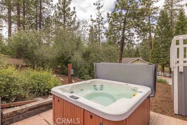 42385 Fox Farm Road, Big Bear Lake CA: https://media.crmls.org/medias/92710b06-0689-4ad2-8619-71877afc2923.jpg
