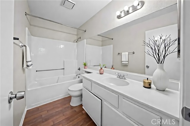Detail Gallery Image 13 of 27 For 43007 Pearlwood Dr, Lancaster,  CA 93536 - 4 Beds | 4 Baths