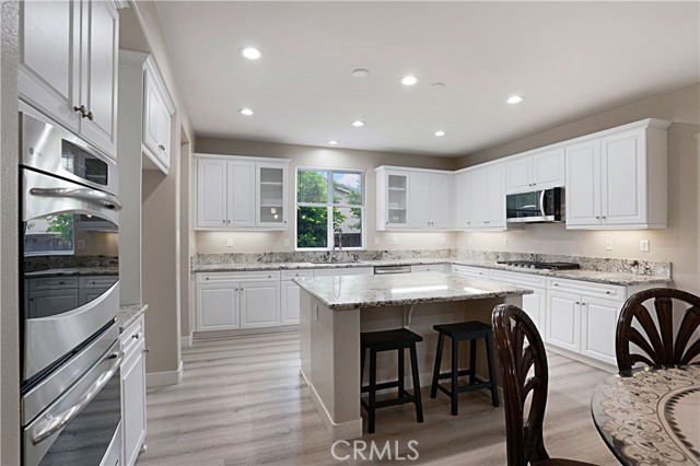 Detail Gallery Image 9 of 49 For 30177 Beeswing Cir, Menifee,  CA 92584 - 5 Beds | 4 Baths