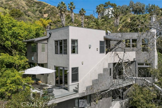 Detail Gallery Image 2 of 48 For 6050 Mulholland Hwy, Los Angeles,  CA 90068 - 4 Beds | 3/1 Baths