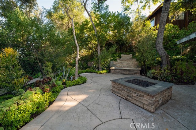 Detail Gallery Image 25 of 33 For 753 Claymont Dr, Los Angeles,  CA 90049 - 3 Beds | 3 Baths