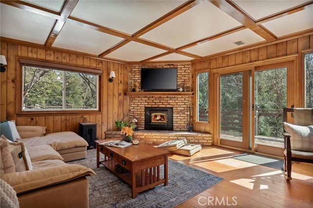 Detail Gallery Image 8 of 45 For 915 Trinity, Lake Arrowhead,  CA 92352 - 5 Beds | 3/1 Baths