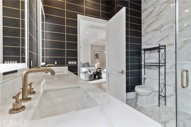 4635 Brewster Drive, Tarzana CA: https://media.crmls.org/medias/92756486-4e15-4c0e-828e-847f05b6e433.jpg