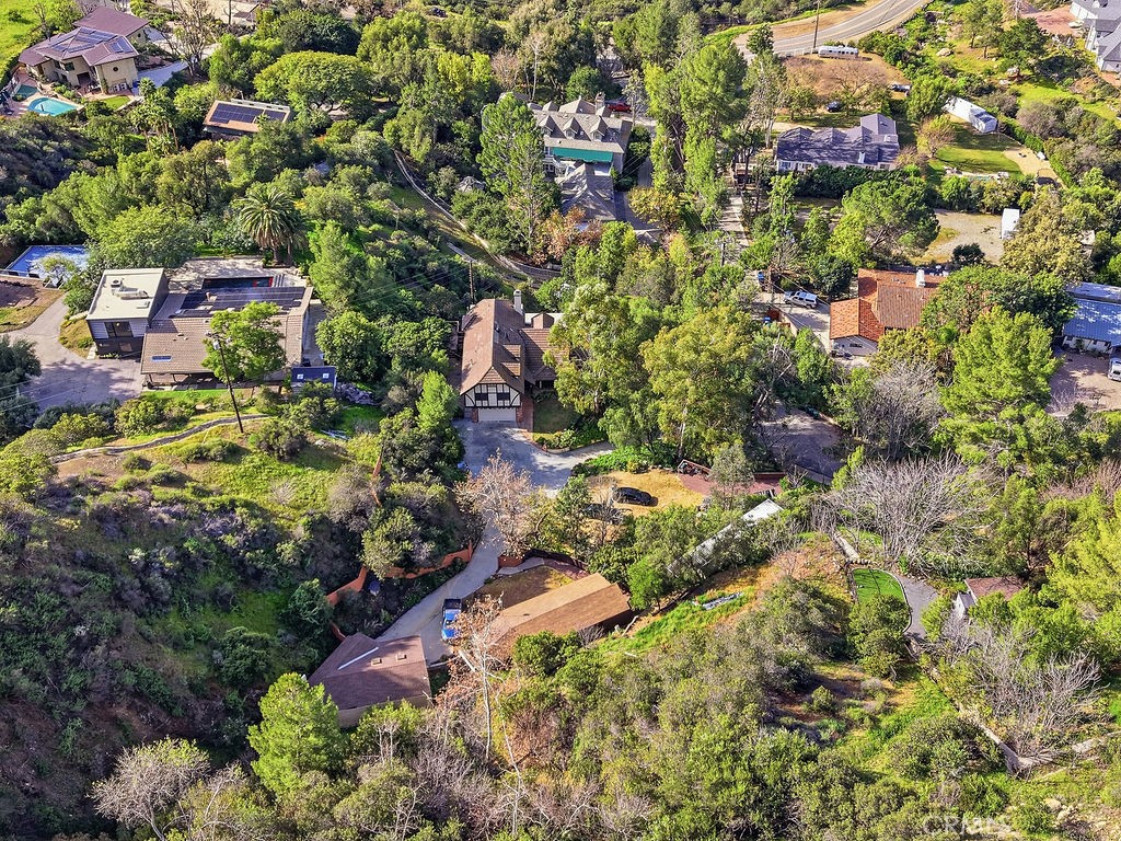 https://media.crmls.org/medias/9275d7c0-7de8-487c-8c4c-1f80c383f404.jpg?preset=X-Large