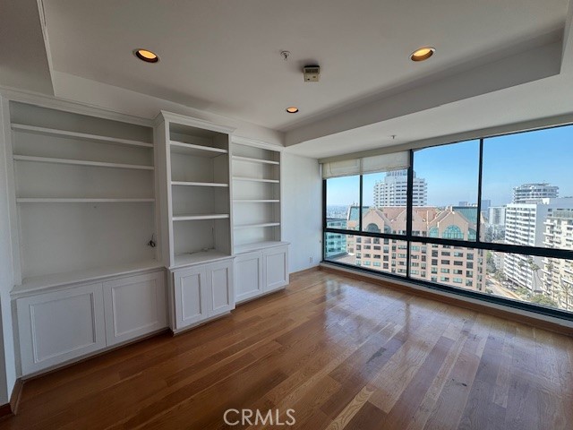 10490 Wilshire Boulevard, Los Angeles CA: https://media.crmls.org/medias/92760700-2cc2-4e68-a123-091708519aec.jpg