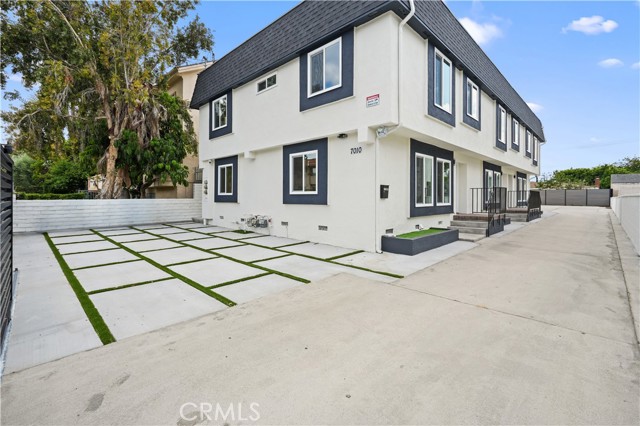 Detail Gallery Image 2 of 44 For 7010 Lennox Ave #C,  Van Nuys,  CA 91405 - 3 Beds | 2/1 Baths