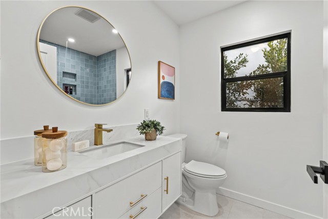 Detail Gallery Image 16 of 23 For 1724 S Fairfax, Los Angeles,  CA 90019 - 3 Beds | 2 Baths