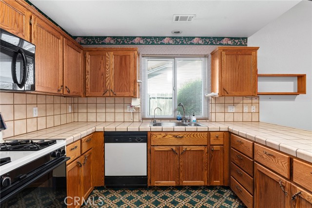 318 Meadowood Drive, Orland CA: https://media.crmls.org/medias/9276e6a6-7608-4b01-bc83-bbd65d8af17d.jpg