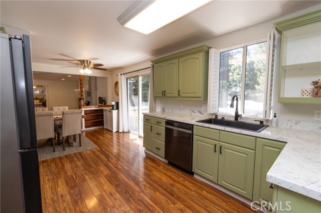 Detail Gallery Image 10 of 54 For 31805 Luring Pines Dr, Running Springs,  CA 92382 - 3 Beds | 3 Baths