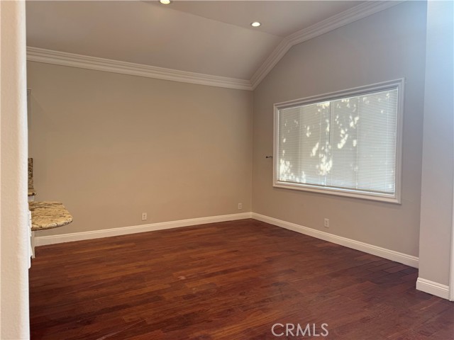 Detail Gallery Image 9 of 28 For 4912 Hesperia, Encino,  CA 91316 - 3 Beds | 2/1 Baths