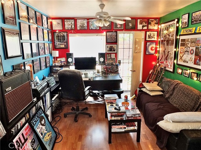 744 Gladys Avenue, Long Beach CA: https://media.crmls.org/medias/927734a8-2a18-4501-8e70-944e7fb84ea1.jpg